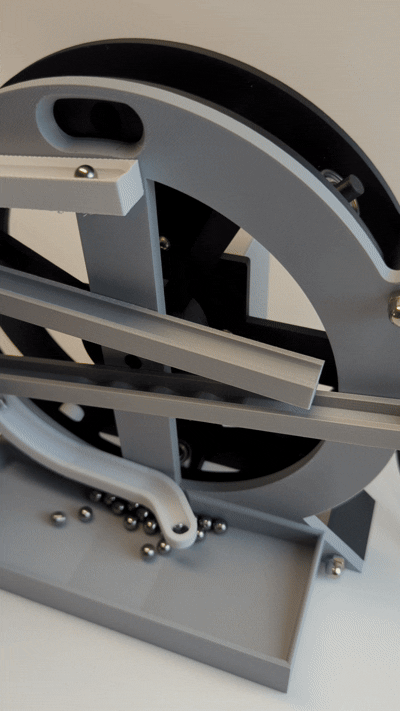 Mini Kugelbahn mit motorisiertem Rotationslift