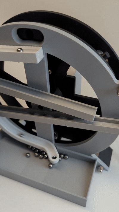 Mini Kugelbahn mit motorisiertem Rotationslift
