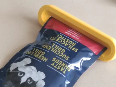 Cat food squeezer