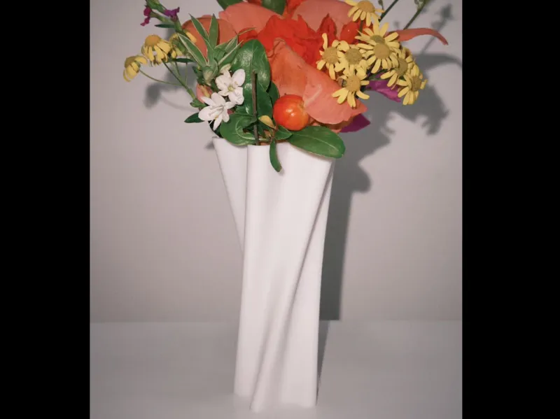 直又扭的小花瓶