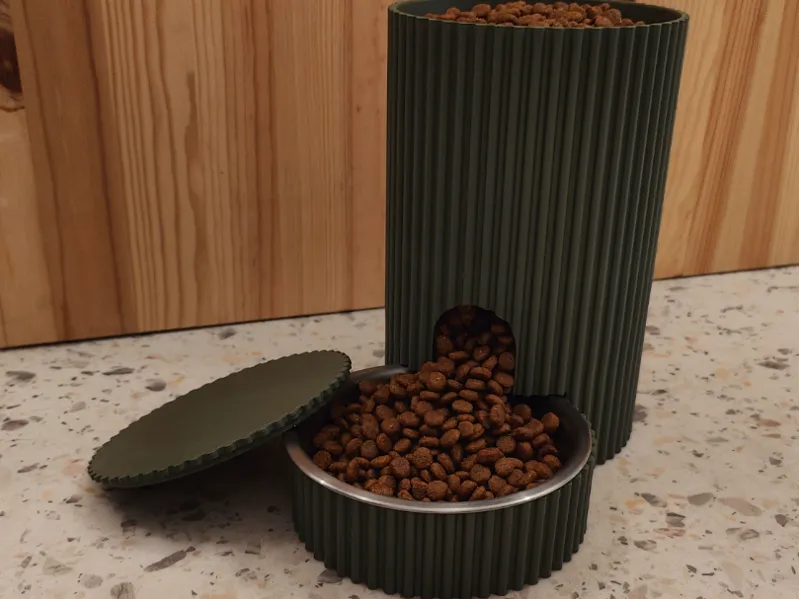 Pet feeder