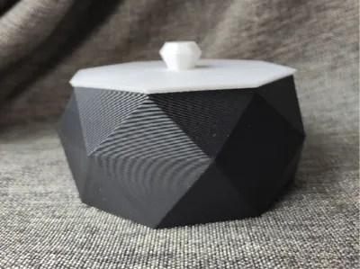 Tray with lid