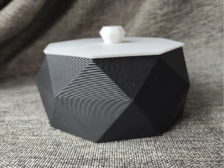Tray with lid