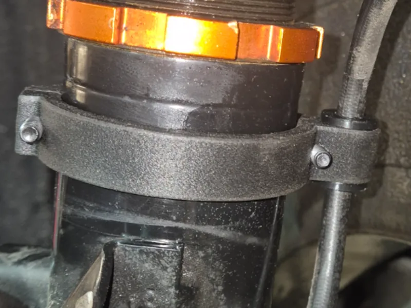 Brakeline holders for Ø60mm coilovers. 