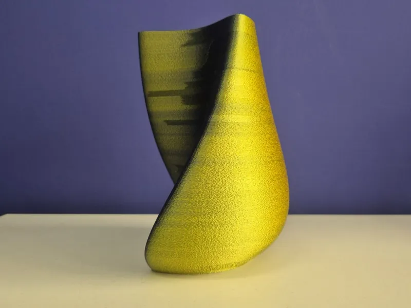 Twisted Silk Vase - Gold & Black Edition