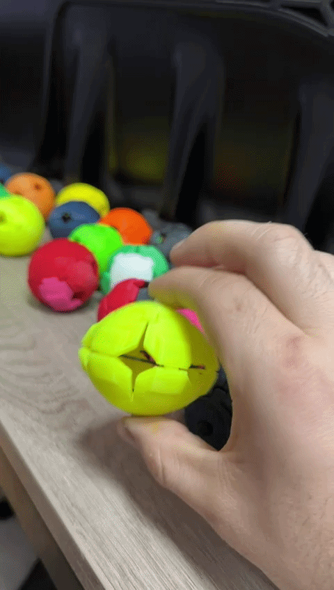 Spinner y pelota antiestrés - Modelo de impresión 3D gratuito - MakerWorld
