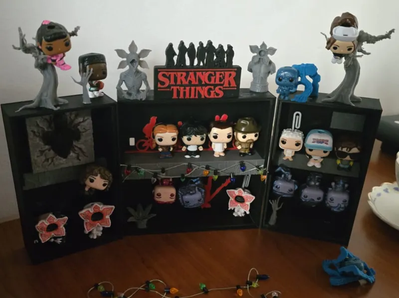 SCAFFALE STRANGER THINGS