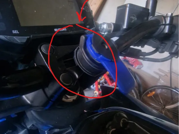 Suzuki GSXS 125 quadlock