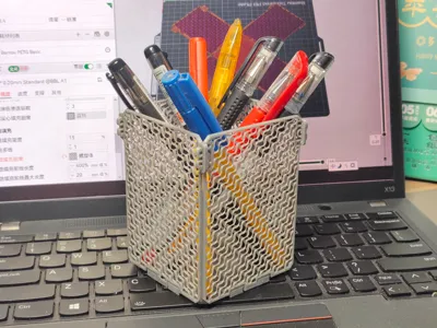 Infill Pattern Flexible Pen Holder