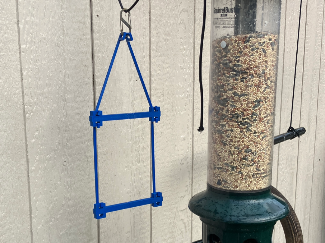 Expandable Bird Swing