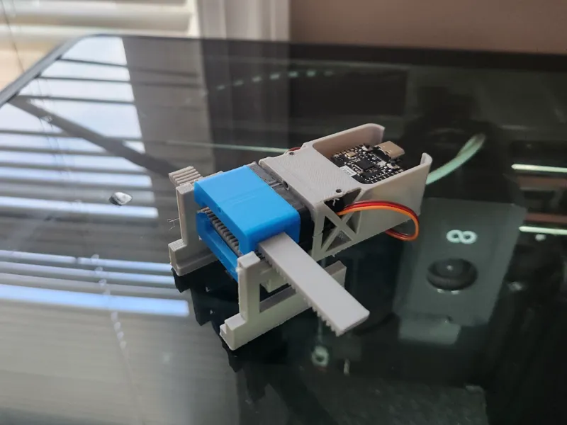 Drone Claw w/cyberbrick