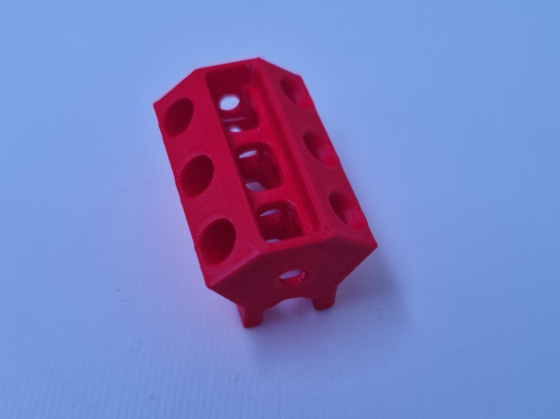 V6-engine Keychain