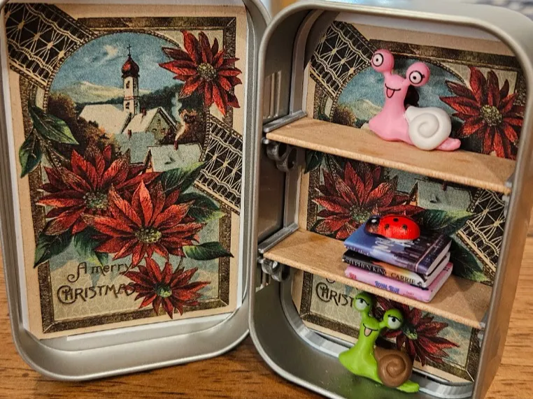 Tiny library shelf bracket