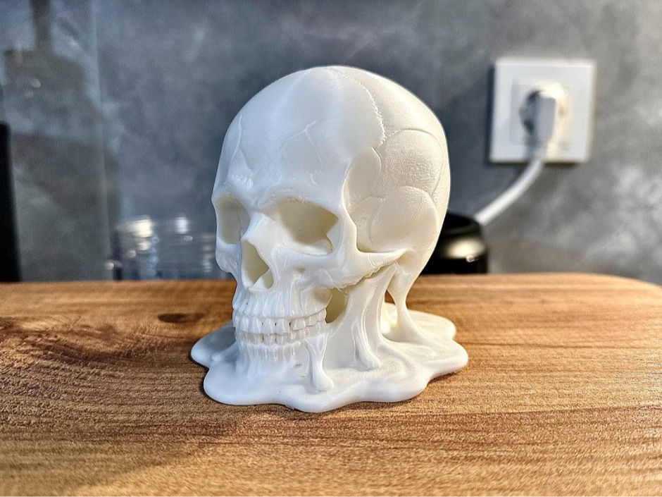Melting Skull Figurine – Gothic Desk Decor