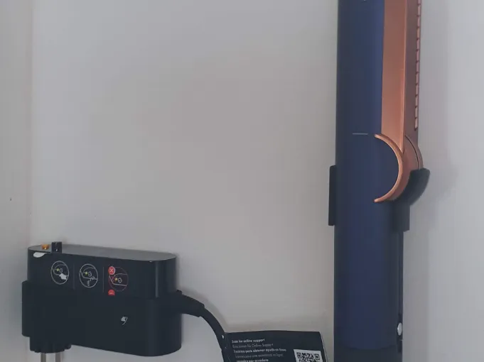 Dyson Airstrait