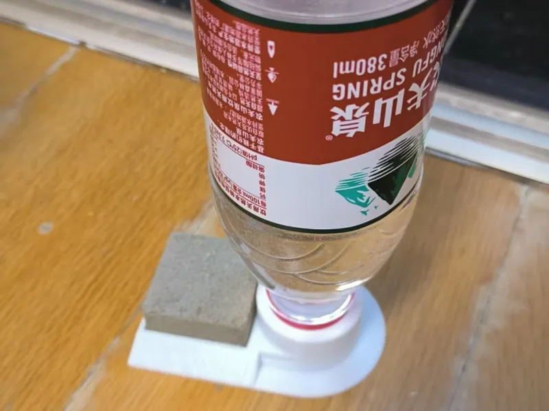 农夫山泉纳米小方砖喂水器