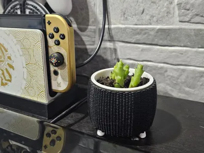 Mini decorative pot