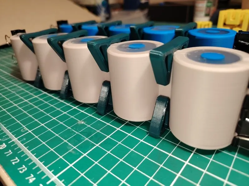 Clamp for silicone stopper molds