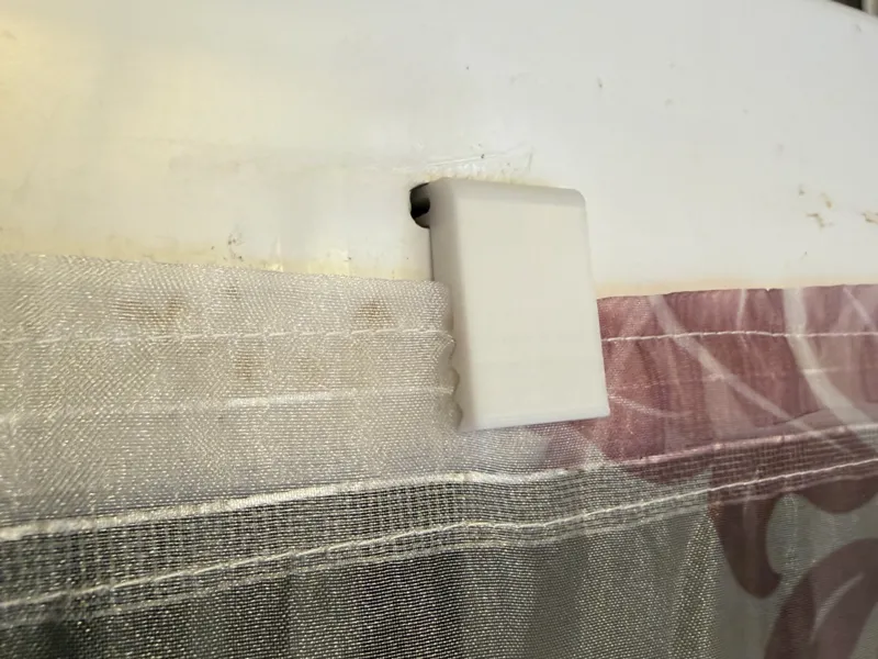 Curtain clip for a pvc window vent