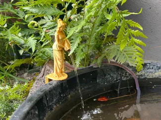 Clip-On Pond Fountain Statue 10mm Tube Compatible