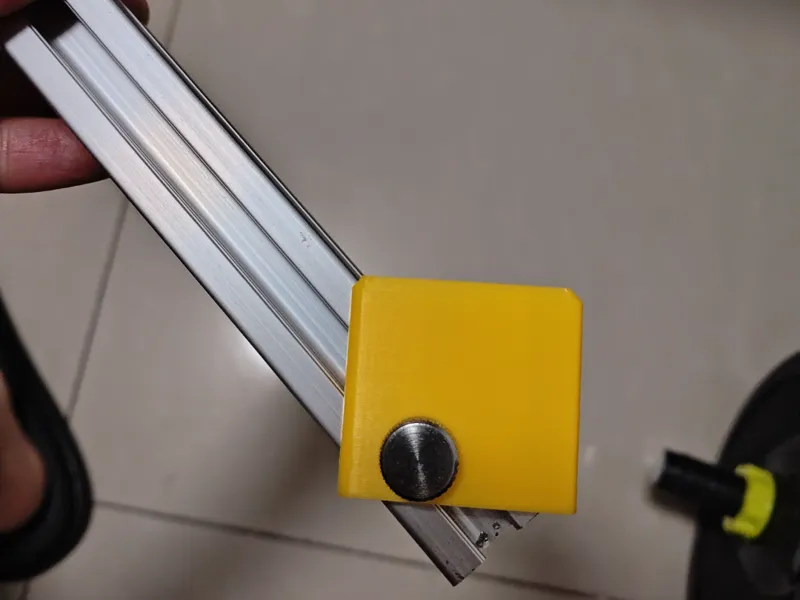 20铝型材45°切角打孔辅助件-M3