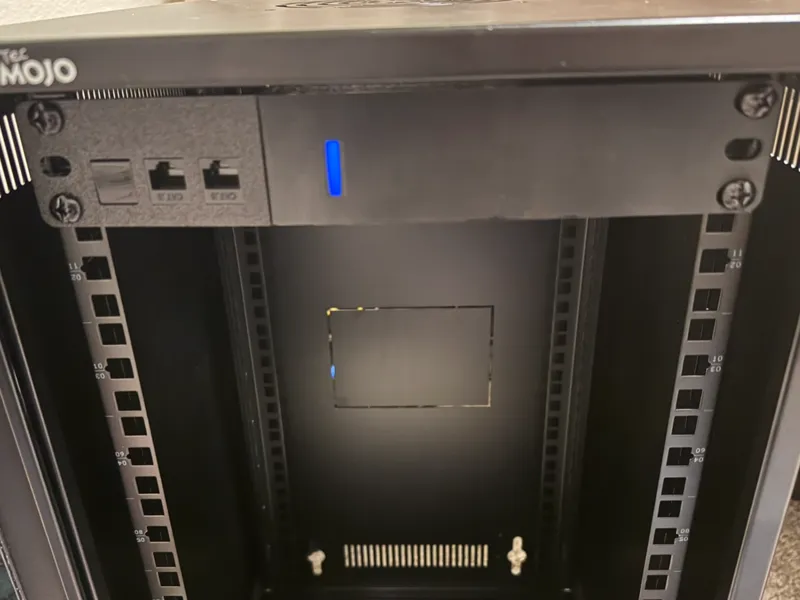 ARRIS SURFboard S33 Cable Modem 1U 10" rackmount