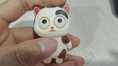 Belly-touching Articulated Eye Cat