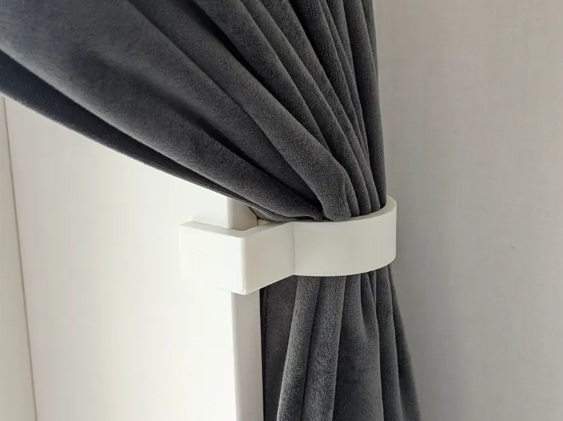 Curtain tie-back for door lining
