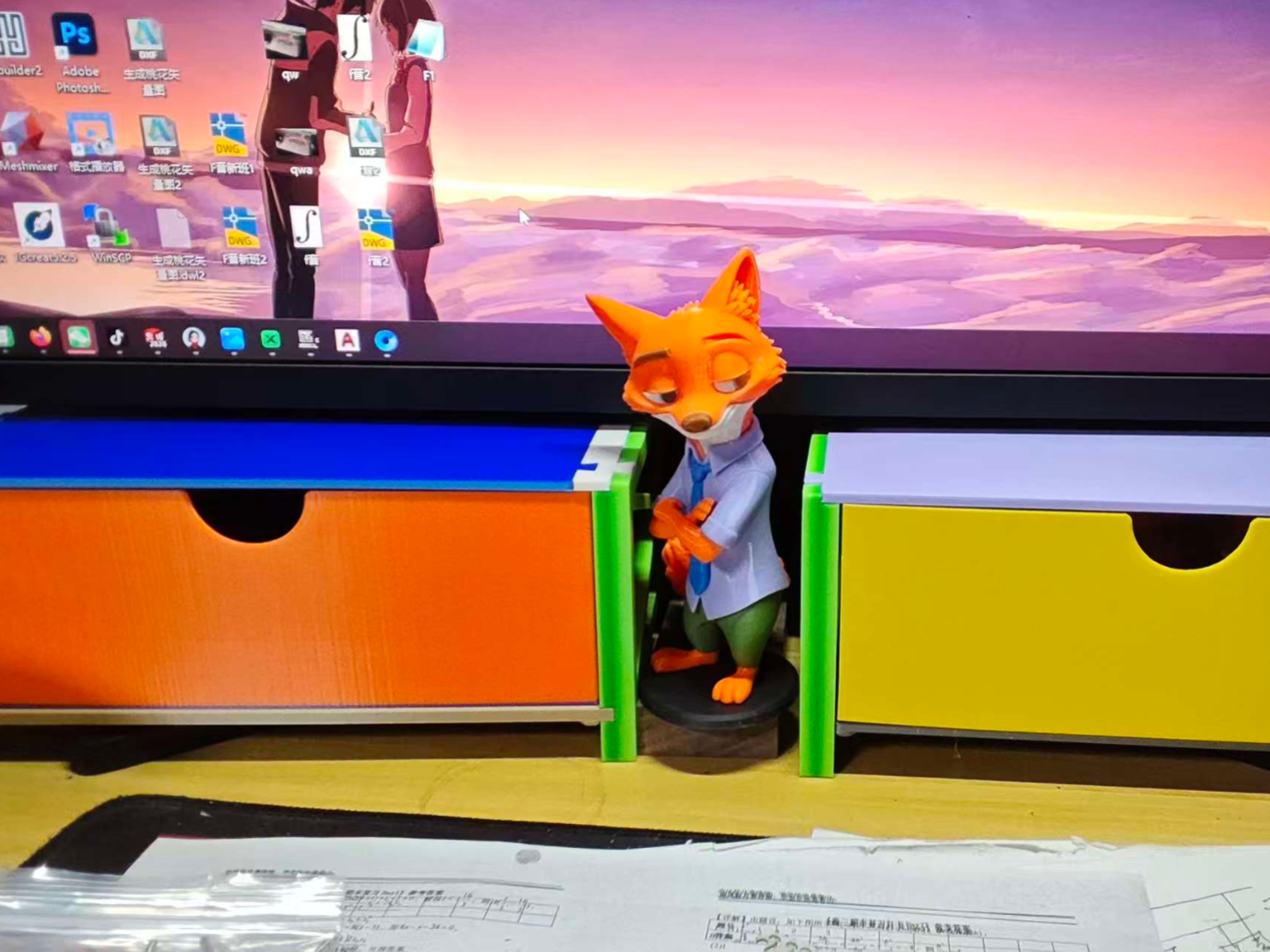 显示器屏下储物盒