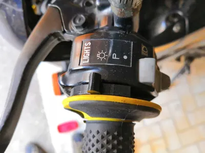 YAMAHA TDR 250 light control