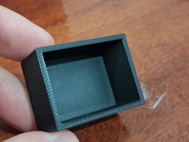 Ponteira externa/pé de plástico para metalon.