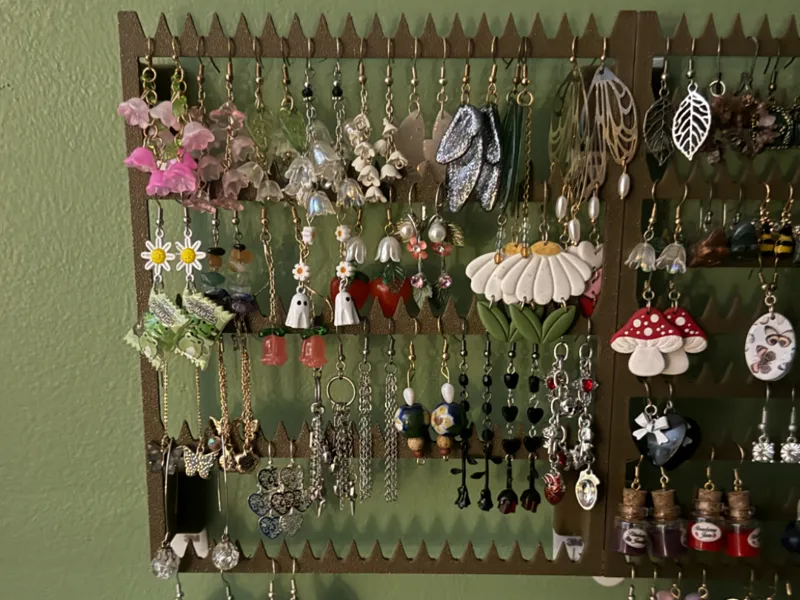 wide earing holder