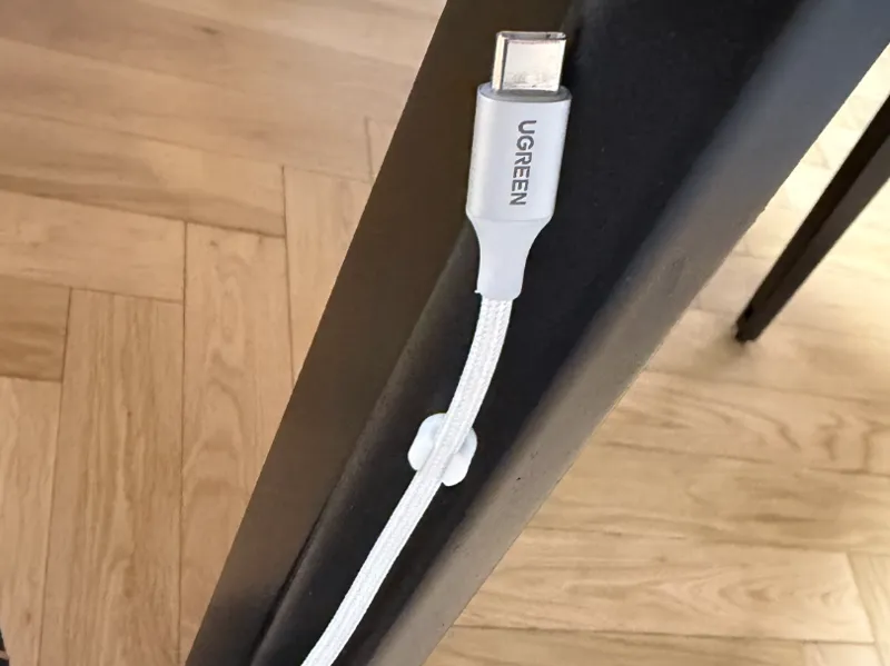 数据线磁吸扣