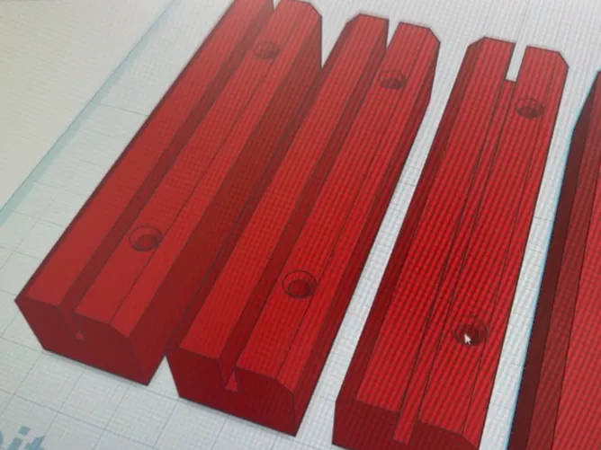 Halter Plexiglasscheibe 2,5mm 4 Stck mit Bohrungen