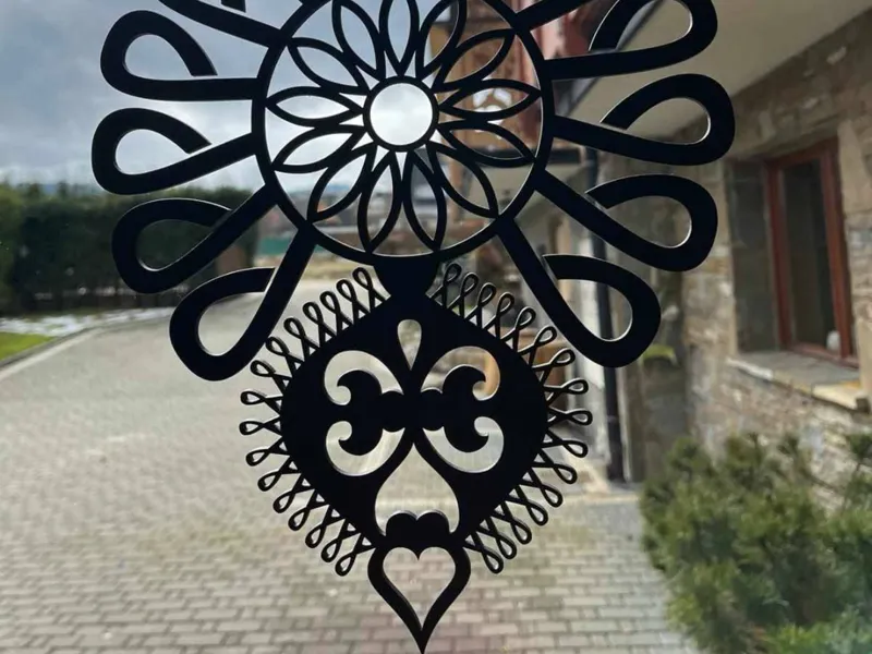 Highlander decorative pendant