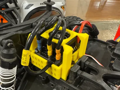 Hobbywing MAX10 Mounting Bracket for Slash 2WD