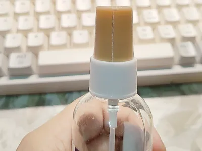 Spray bottle dust cover