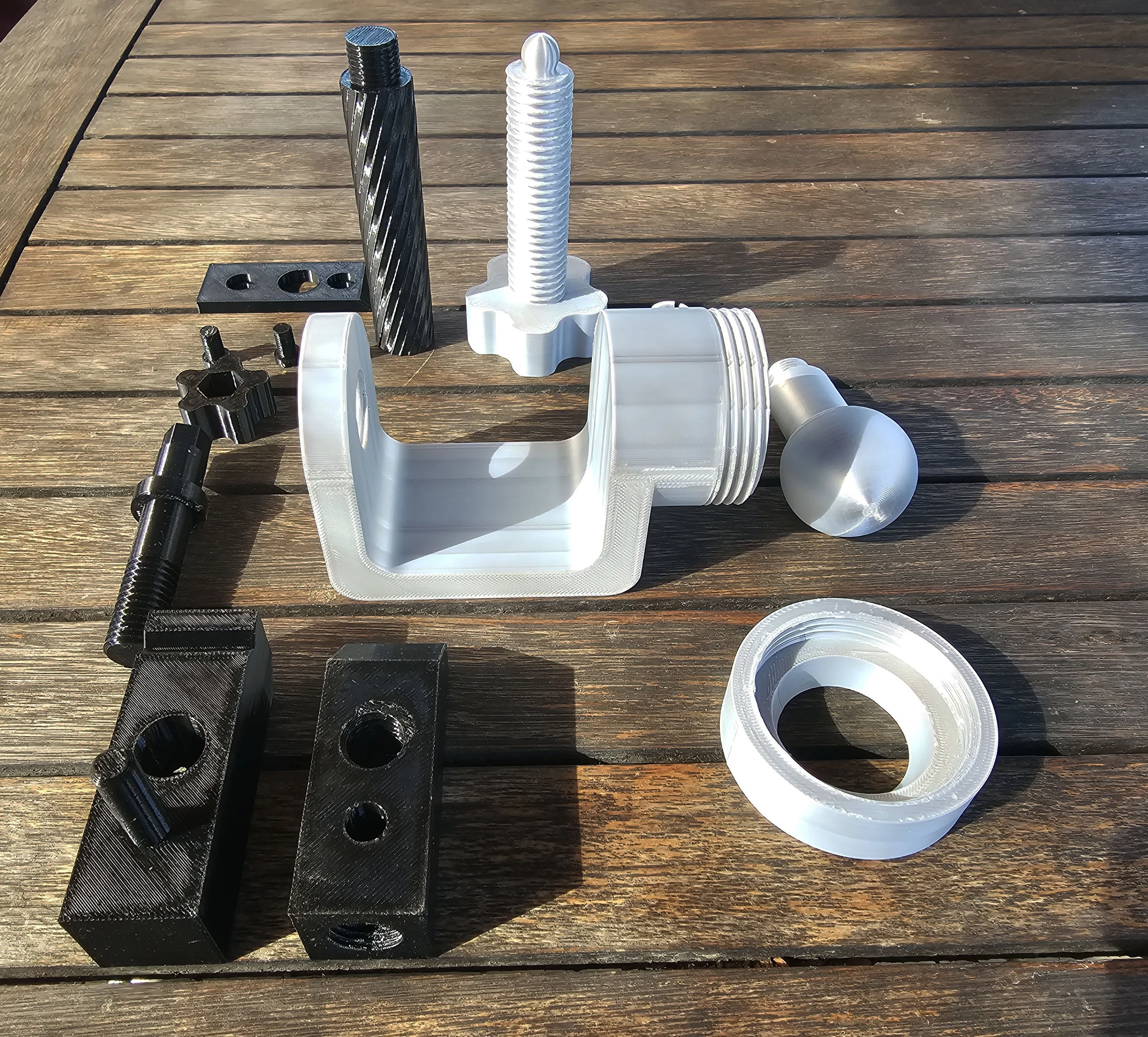 Adjustable Mini Vise with Clamp - Free 3D Print Model - MakerWorld