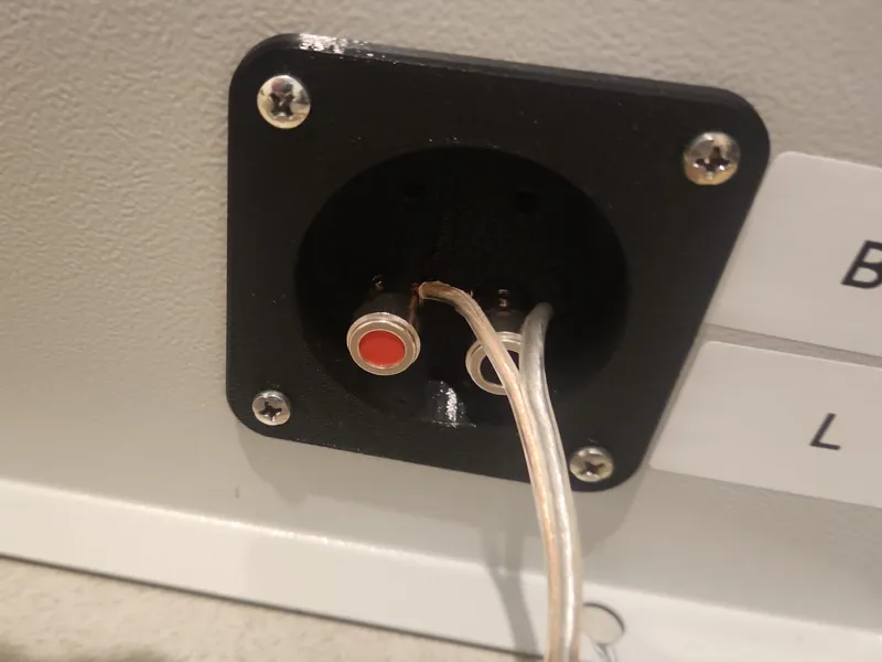 hold wire speker 