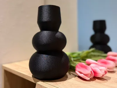 BLACK VORTEX VASE