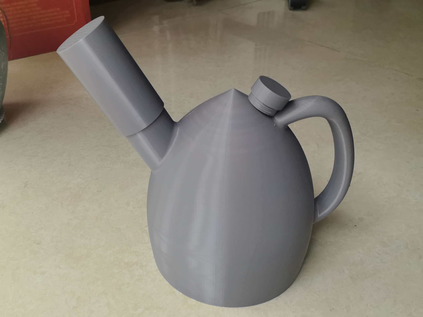 手提浇水壶，约1.8L