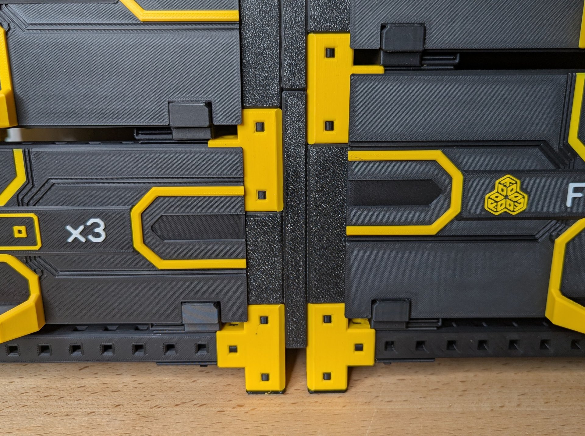Racklinks connecting two rack columns