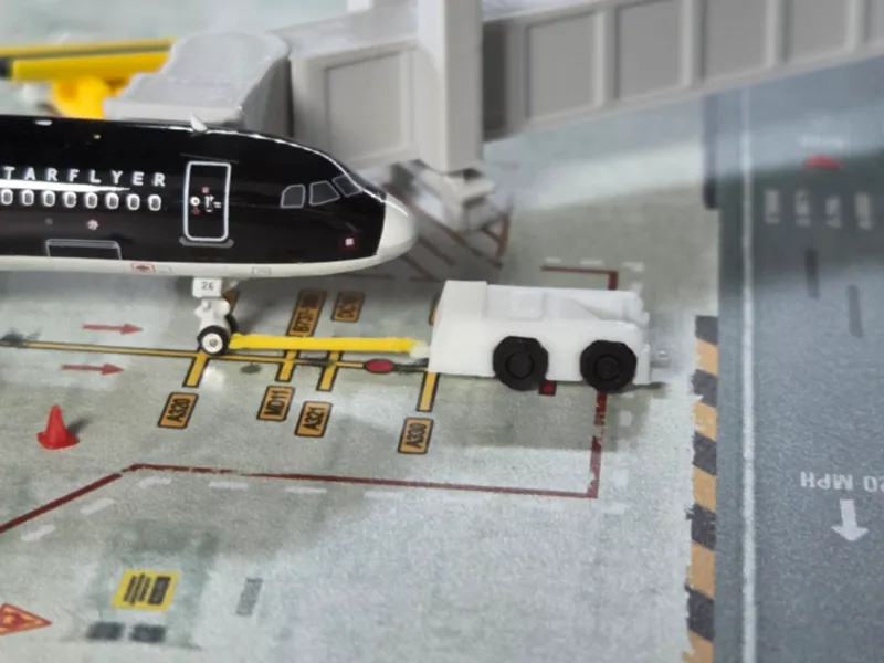 1: 400 airport, airlines push car GSE 
