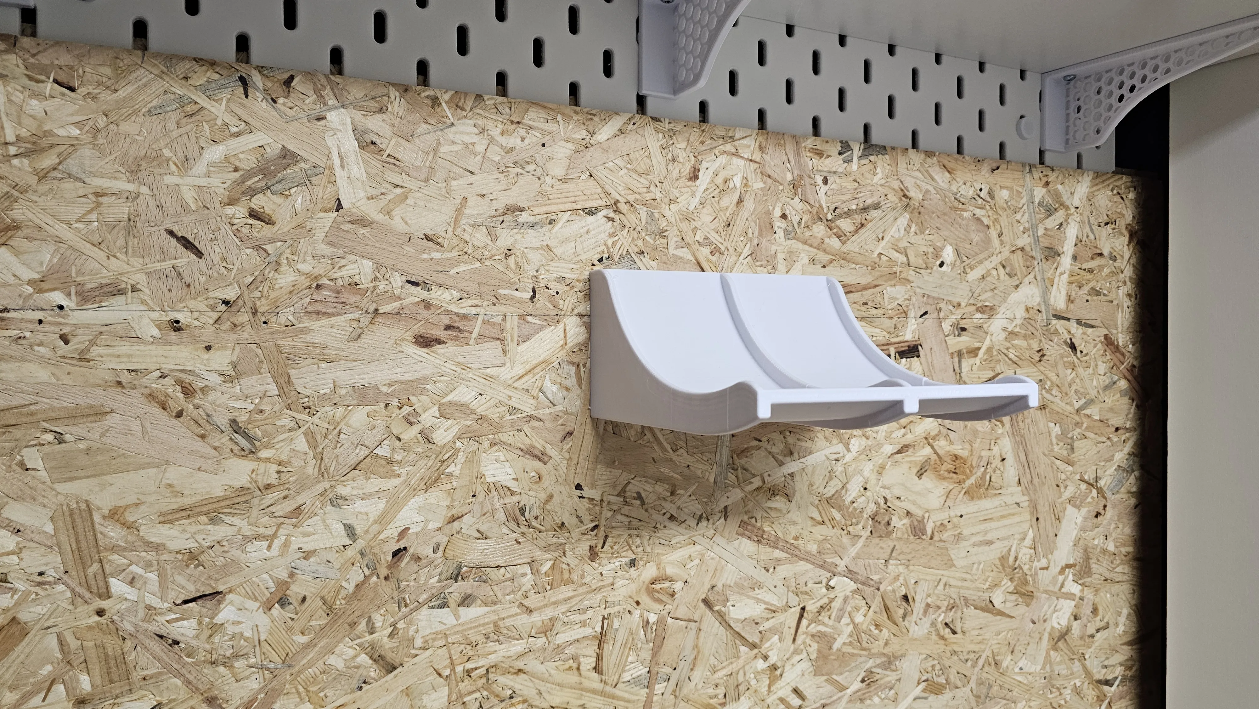 Press the filament shelf onto the clips from the front or top and then pull it down