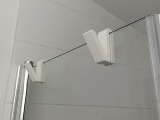 Shower hook / Porte serviette