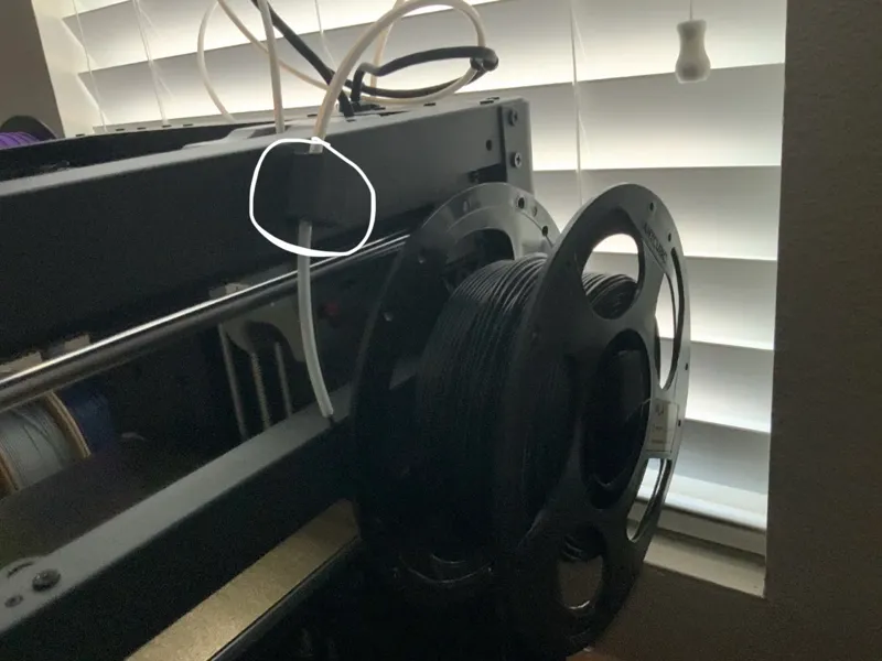 Guide tube holder