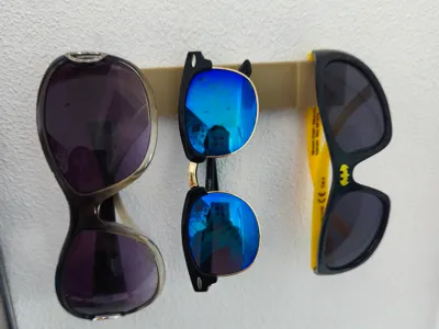 Wall mount for 3 glasses / sunglasses