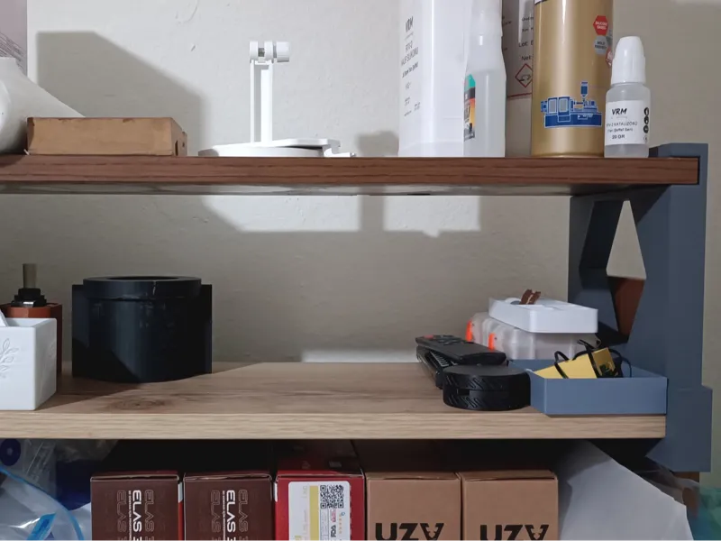durable shelf supports (additional shelf)