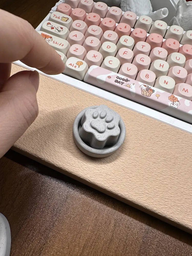 Paw Click Button Cat Paw Clicker Button Fidget Three - Free 3D Print Model - MakerWorld