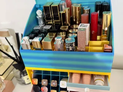 lipstick holder